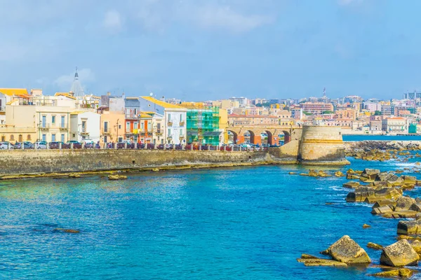 Utsikt Över Strandpromenaden Kring Den Moderna Staden Syrakusa Sicilien Ital — Stockfoto