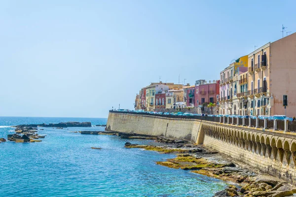 Sicilya, Ital eski kasaba Syracuse çevreleyen sahil gezinti görünümünü