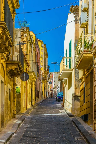 Vista Una Calle Estrecha Noto Sicilia Ital —  Fotos de Stock