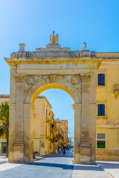 Noto, Sicilya, Ital Porta Reale o Ferdinandea görünümünü