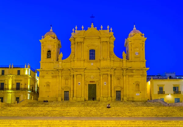 Noto, Sicilya, Ital Basilica Minore di San Nicolo gece görünümü