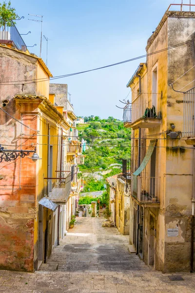 Vista Una Calle Estrecha Ragusa Sicilia Ital — Foto de Stock