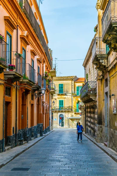 Vista Una Calle Estrecha Ragusa Sicilia Ital — Foto de Stock