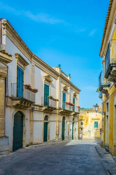 Vista Una Calle Estrecha Ragusa Sicilia Ital — Foto de Stock