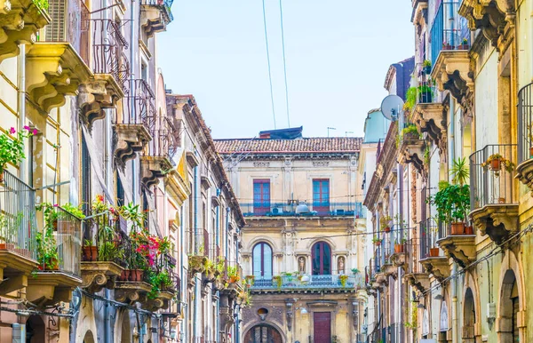 Vista Uma Rua Estreita Catania Sicília Ital — Fotografia de Stock