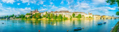 Riverside Ren Munster görkemli bina kilise tarafından Switzerlan hakim Basel