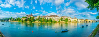 Riverside Ren Munster görkemli bina kilise tarafından Switzerlan hakim Basel