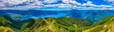 Locarno ve Lago Maggiore için yapılan Switzerlan havadan görünümü