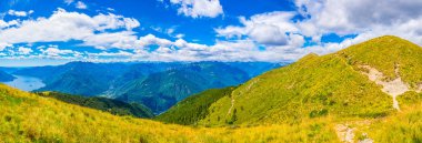 Locarno ve Lago Maggiore için yapılan Switzerlan havadan görünümü