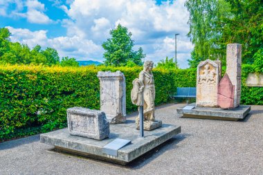 Basel, Switzerlan yakınındaki Augusta Raurica Roma Müzesi'nde sergilenen antik Roma heykelleri