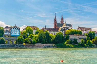 Riverside Ren Munster görkemli bina kilise tarafından Switzerlan hakim Basel