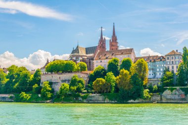 Riverside Ren Munster görkemli bina kilise tarafından Switzerlan hakim Basel