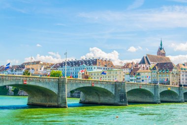 Riverside Ren de Basel Saint Martin Kilisesi, Switzerlan ile