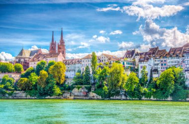 Riverside Ren Munster görkemli bina kilise tarafından Switzerlan hakim Basel