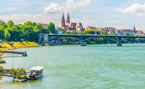 Basel Minster Tittade Bakom Bron Wettstein Schweiz — Stockfoto