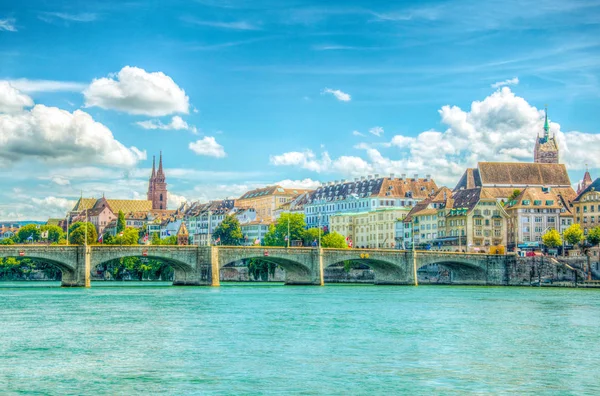 Basler Munster Szent Márton Templomtól Látogatóink Mögött Mittlere Brucke Basel — Stock Fotó