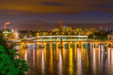 nehir Ren de Basel, Switzerlan gün batımı görünümü