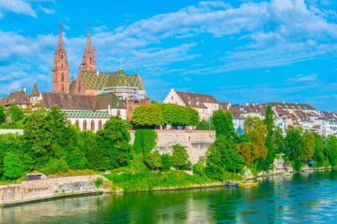 Riverside Ren Munster görkemli bina kilise tarafından Switzerlan hakim Basel