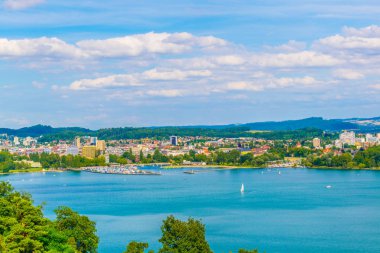 Cityscape Biel/Bienne Switzerlan Bielersee arkasında
