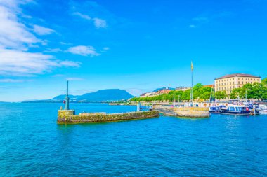 Neuchatel şehrin Neuchatel Gölü yanında, Switzerlan