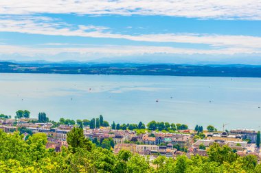 Neuchatel kasaba ve Neuchatel Gölü, Switzerlan havadan görünümü