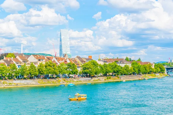 Rheinufer Dominiert Vom Roche Turm Der Schweiz — Stockfoto