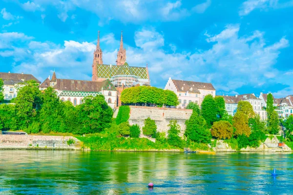 Rheinufer Basel Dominiert Von Majestätischem Bau Der Münsterkirche Schweiz — Stockfoto