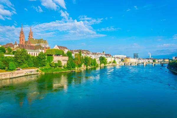 Riverside Rhine Basel Didominasi Oleh Bangunan Megah Gereja Munster Switzerlan — Stok Foto