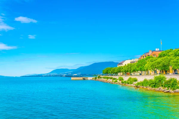 Neuchatel Cidade Situada Lado Lago Neuchatel Switzerlan — Fotografia de Stock