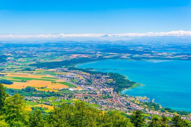 Switzerlan yılında neuchatel Gölü havadan görünümü