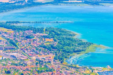 Switzerlan yılında neuchatel Gölü havadan görünümü