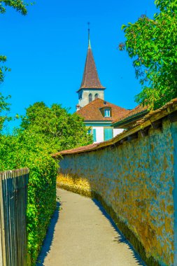 Murten eski şehir Switzerlan çevreleyen sur