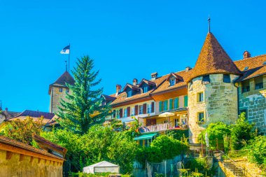 Murten eski şehir Switzerlan çevreleyen sur