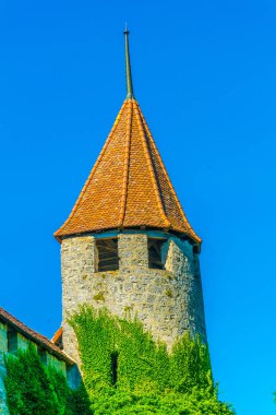 Murten eski şehir Switzerlan çevreleyen sur