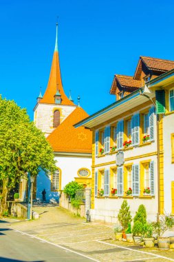 Murten tarihi merkezi Switzerlan dar sokakta