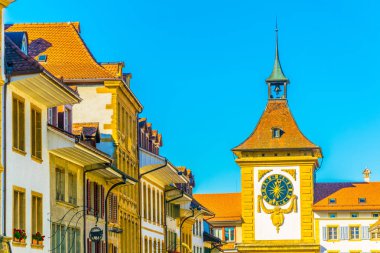 Murten eski şehir Switzerlan çevreleyen sur havadan görünümü