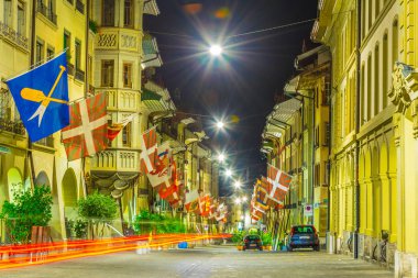 Kramgasse - Bern, Switzerlan ana cadde gece görünümü