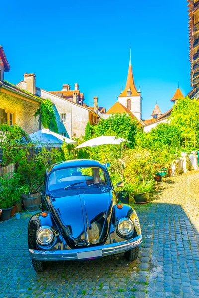 Vintage Αυτοκίνητο Πάρκο Κάτω Από Την Οχύρωση Murten Switzerlan — Φωτογραφία Αρχείου