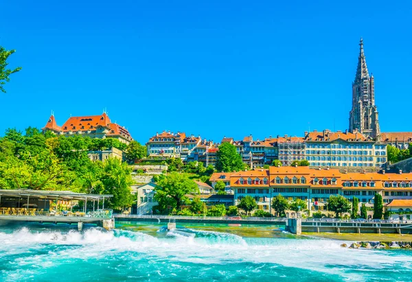 Riverside Aare Zdominowany Przez Katedry Münster Bern Switzerlan — Zdjęcie stockowe