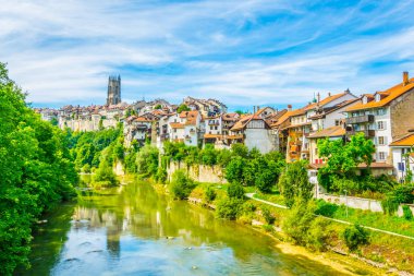 Saint Nicholas ayakta manzarası Fribourg, Switzerlan üzerinde Katedral Kulesi