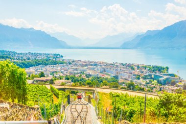 Geneva lak yakınındaki Vevey swiss şehrin havadan görünümü