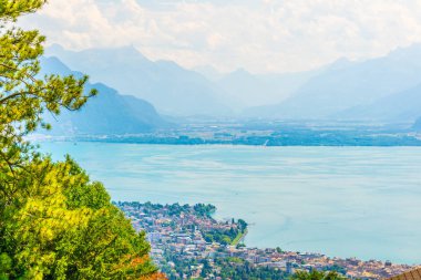 Geneva lak yakınındaki Vevey swiss şehrin havadan görünümü