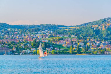 Switzerlan Cenevre kıyısında göl kenarında bulunan Lutry ilçedir