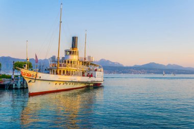 Yolcu Feribot İskelesi'Lozan, Switzerlan bağlantı noktası için gelen