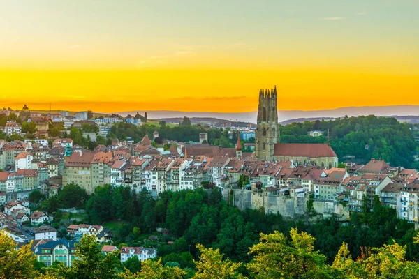 Solnedgången Över Skyline Fribourg Schweiz — Stockfoto