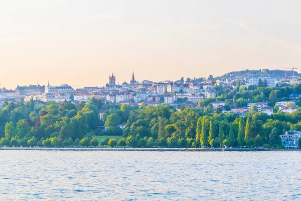 Die Schweizer Stadt Lausanne Vom Genfer See Aus Gesehen — Stockfoto
