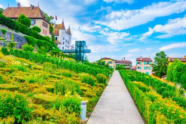 Yeşil garde beyaz Chateau de Nyon İsviçre görüntülendi