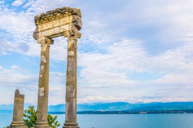 Nyon, Switzerlan antik bir sütunda kalıntıları