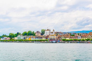 Beyaz sarayda Switzerlan Geneva göle bakan Nyon