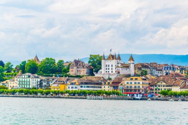 Beyaz sarayda Switzerlan Geneva göle bakan Nyon